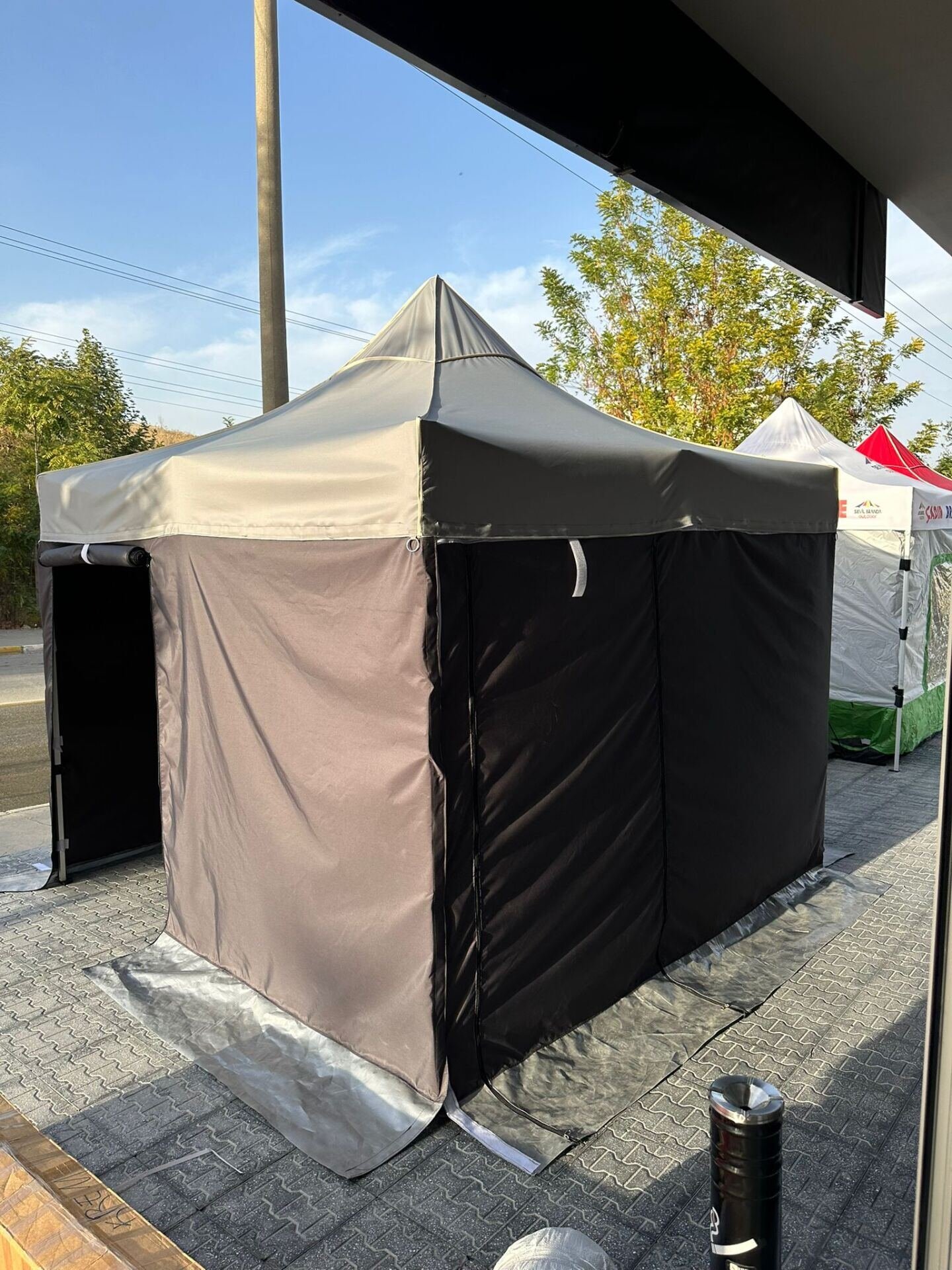 3x3 Gazebo Tente 4 Duvar Kapalı – Fermuarlı Kapılı Model